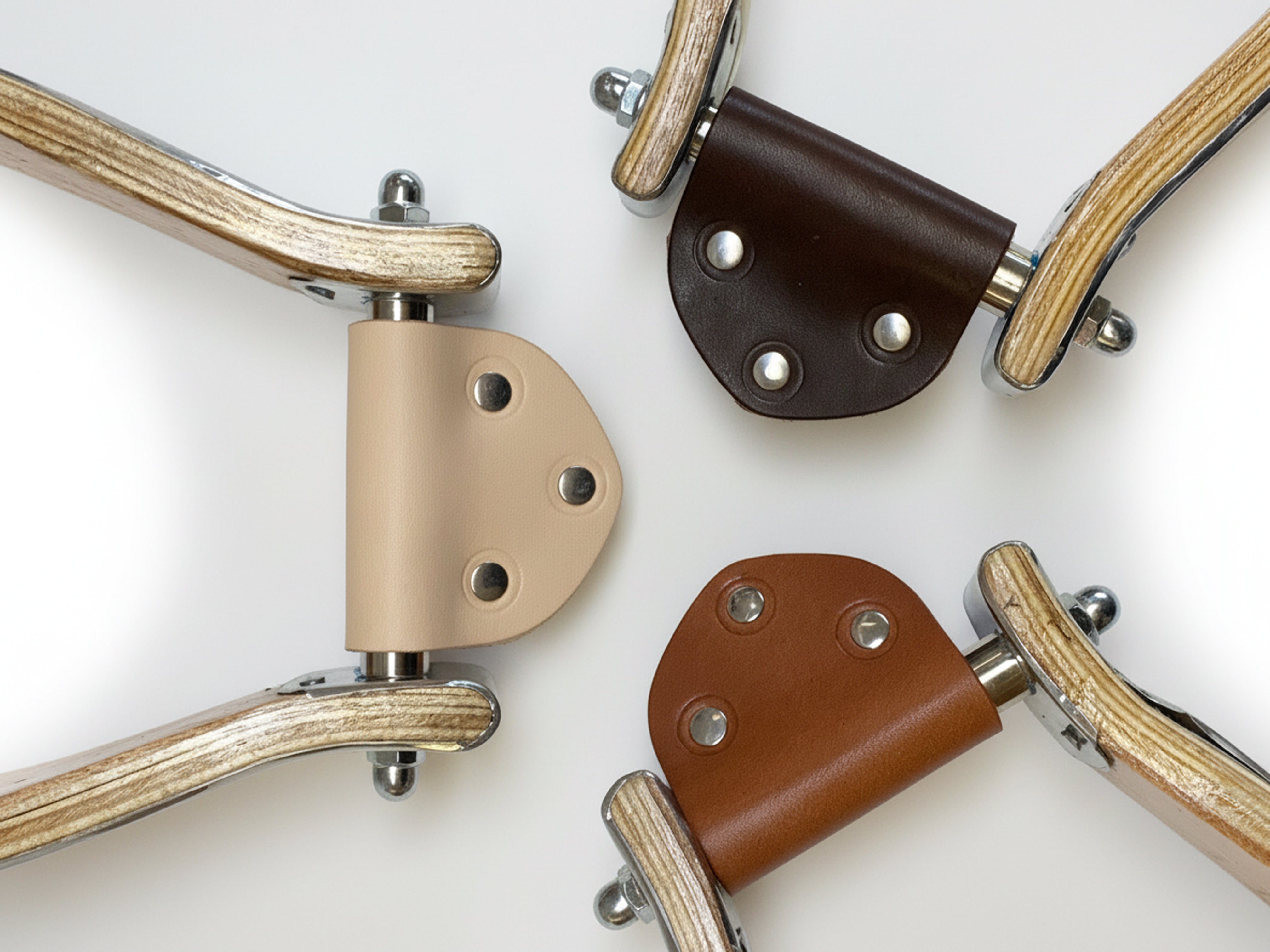 Holzbügel mit Edelstahleinfassung