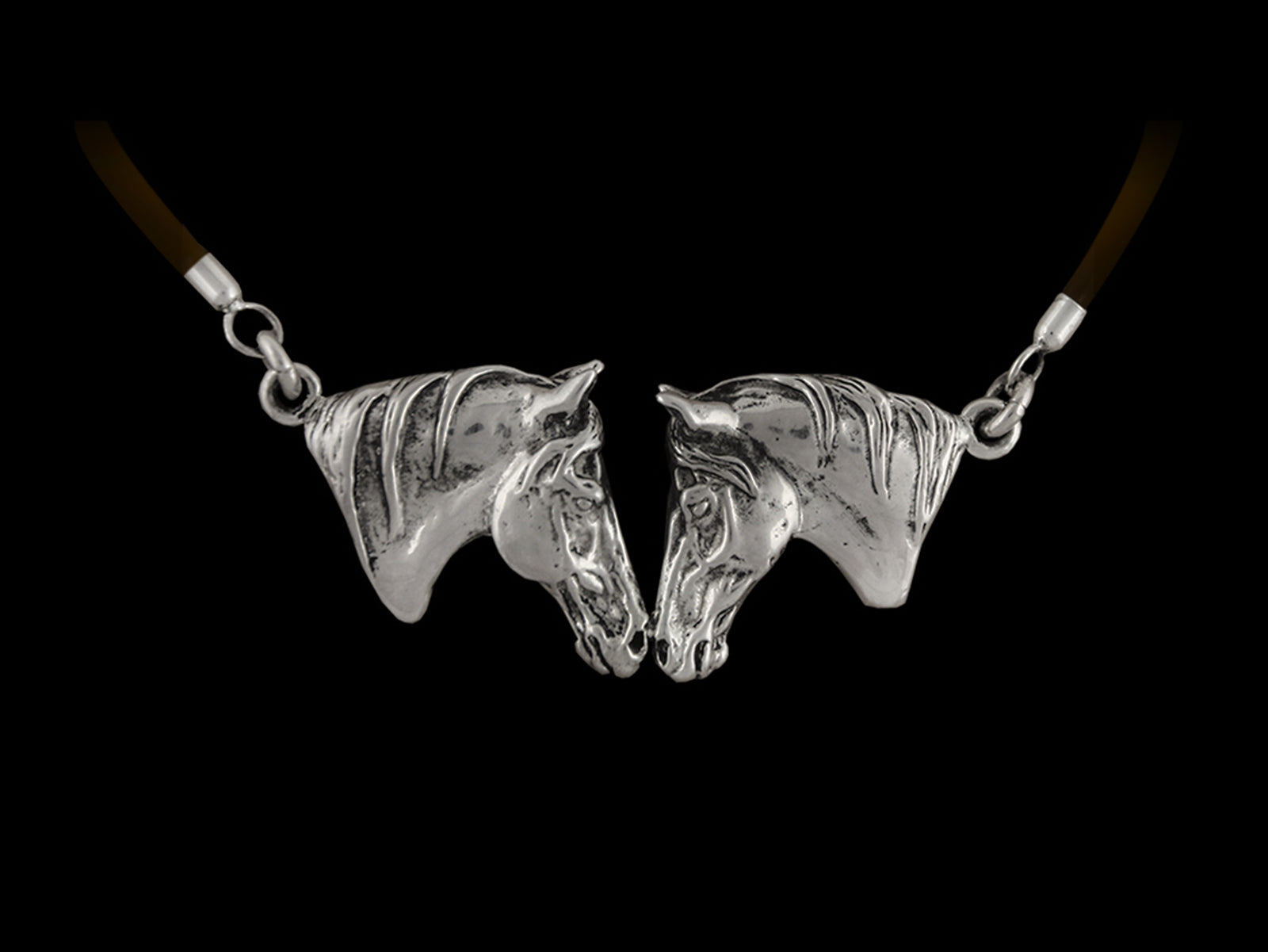 Collier Pferdekopfpaar zwischen Kautschukband