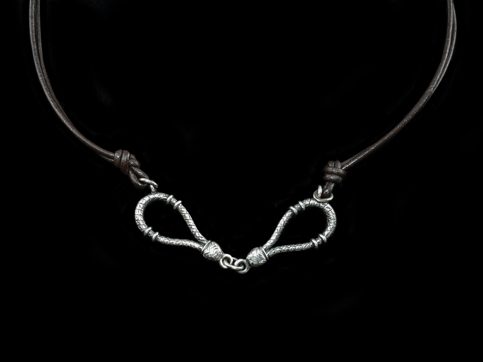 Collier Bosal, Lederband