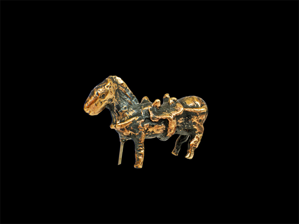 Pferd mit Hörnchensattel römisch
